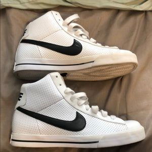Nike Women’s Sweet Classic